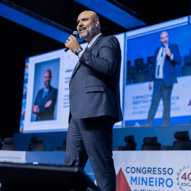 Dr. Juliano Calazans em palestra